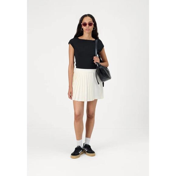 Abercrombie & Fitch Dresses & Skirts - NWT A&F Pleated Skort size Large
